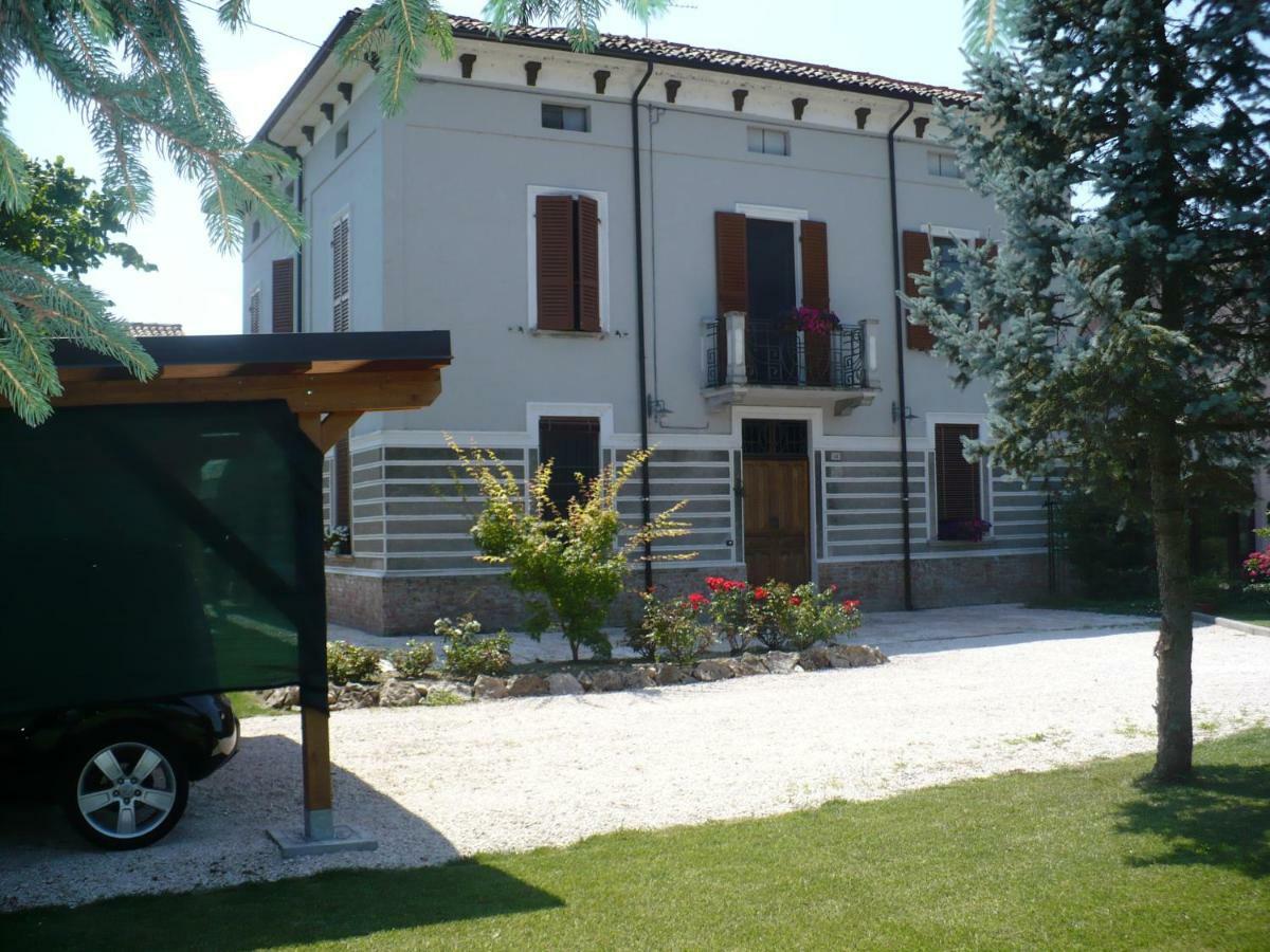 L'Albero Della Gioia Bed & Breakfast Villanova sull'Arda Exterior photo